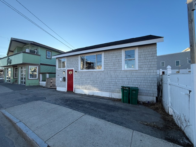 140 Ashworth Ave in Hampton, NH - Building Photo - Building Photo