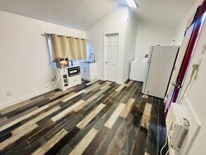 152 W Tenth St in Beaumont, CA - Building Photo - Building Photo