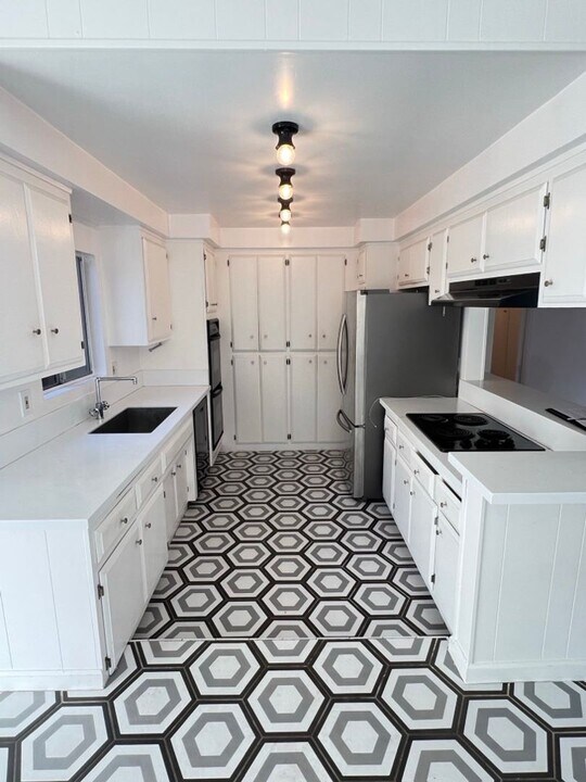 370 Obispo Ave in Long Beach, CA - Building Photo
