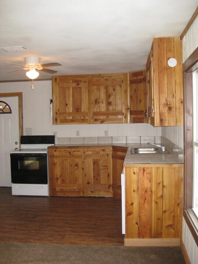 15016 County Road 1876 in Odem, TX - Foto de edificio - Building Photo