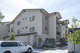 Redwood Views Apartments in Windsor, CA - Building Photo - Building Photo