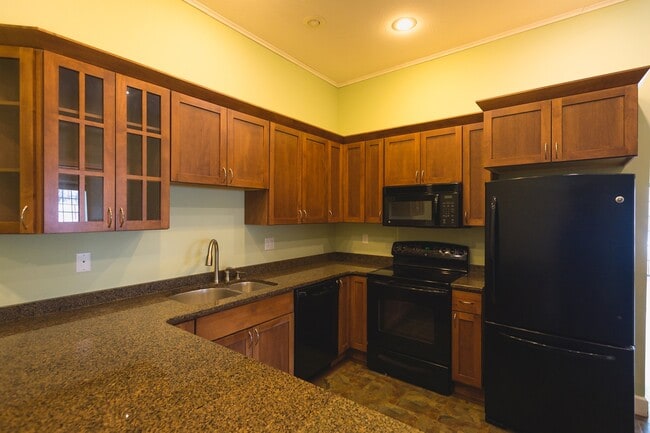 208 E Montezuma Ave, Unit #3 in Houghton, MI - Foto de edificio - Building Photo