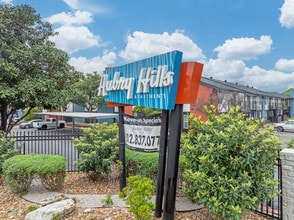 AUBRY HILLS APARTMENTS in Austin, TX - Building Photo - Building Photo