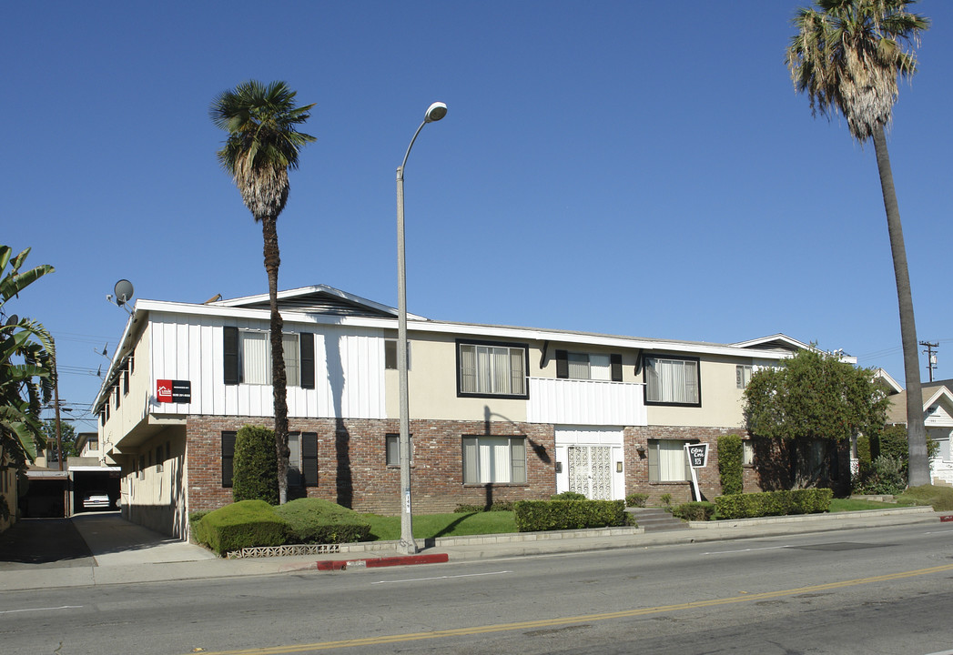 925 N Garfield Ave in Alhambra, CA - Foto de edificio