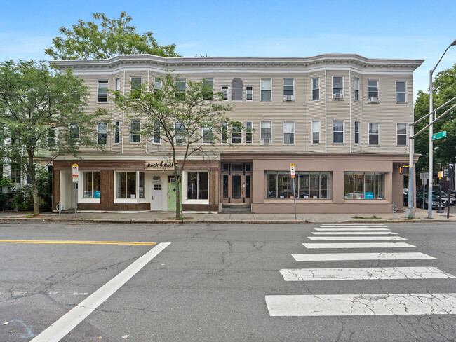 368 Broadway, Unit #2L in Cambridge, MA - Foto de edificio - Building Photo