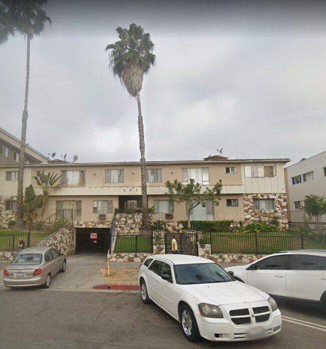 327 S Alexandria Ave in Los Angeles, CA - Building Photo - Building Photo