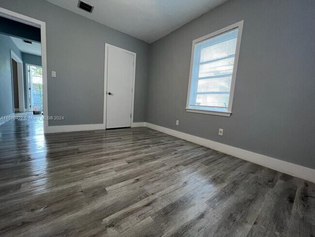 820 SE 12th St, Unit 1 in Fort Lauderdale, FL - Building Photo - Building Photo