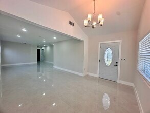 2117 SW 62nd Ave in Miami, FL - Building Photo - Building Photo