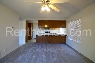 10808 Red Fern Cir in San Diego, CA - Building Photo - Building Photo