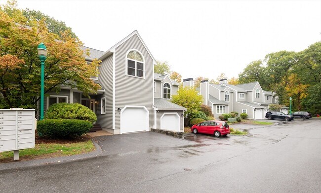 178 Bishops Forest Dr in Waltham, MA - Foto de edificio - Building Photo