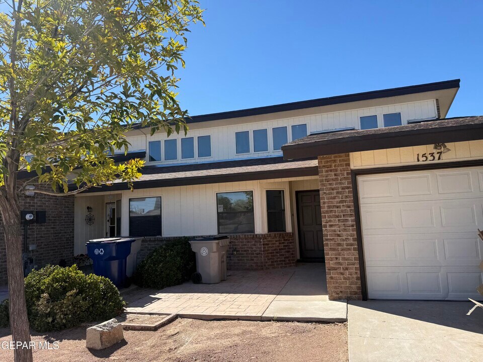1531 Common Dr in El Paso, TX - Building Photo