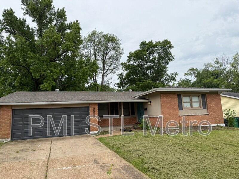 2512 Dukeland Dr in St. Louis, MO - Building Photo