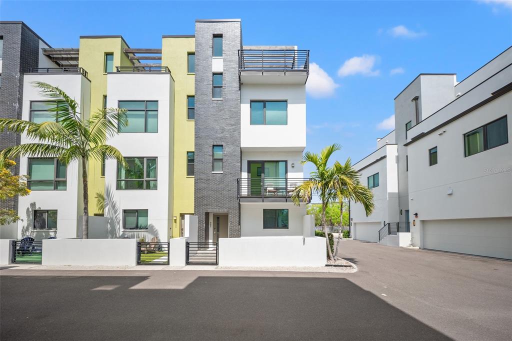 907 Arlington Ave N in St. Petersburg, FL - Building Photo