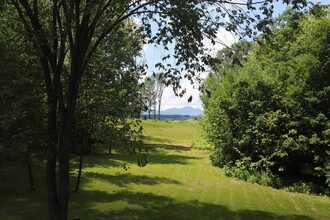 288 Cross Rd in Newport, VT - Foto de edificio - Building Photo