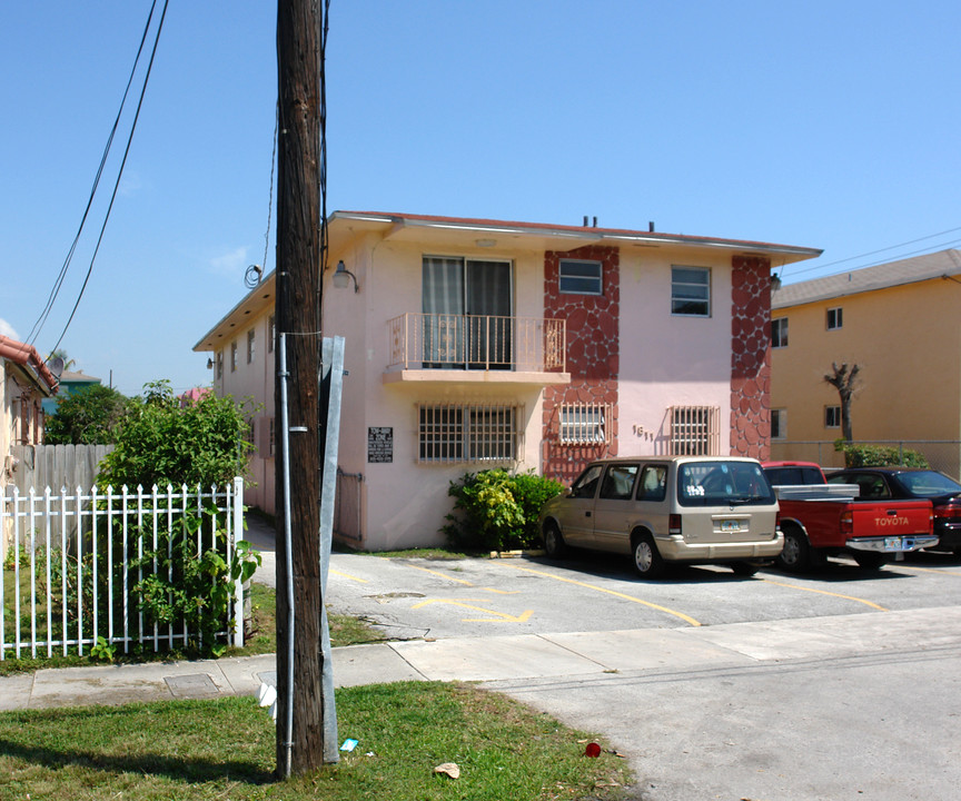 1811 NW 18th Ter in Miami, FL - Building Photo