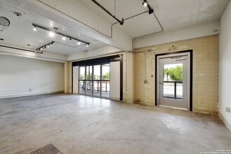 215 Coca-Cola Pl in San Antonio, TX - Building Photo - Building Photo