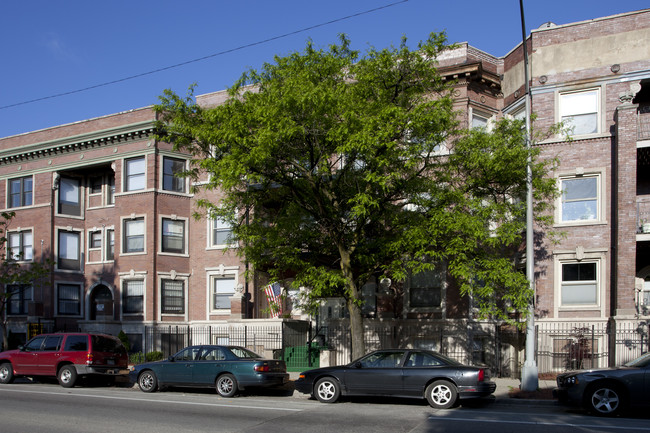 Boulevard apartments in Chicago, IL - Building Photo - Building Photo