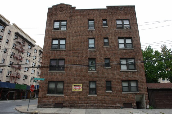 97 Caryl Ave in Yonkers, NY - Foto de edificio - Building Photo