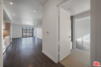 5800 Harold Way in Los Angeles, CA - Building Photo - Building Photo