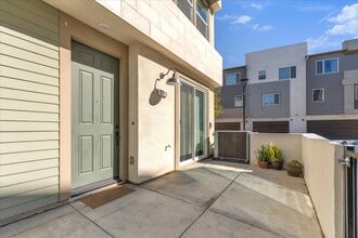 27116 Valley Oak Pl in Valencia, CA - Building Photo - Building Photo