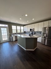 385 Windmill Dr in Plymouth, MI - Foto de edificio - Building Photo