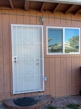 1349 94th Ave in Oakland, CA - Foto de edificio - Building Photo