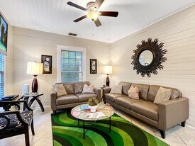 209 W Bolton St in Savannah, GA - Building Photo