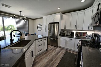 10161 Bentley Oaks Ave in Las Vegas, NV - Building Photo - Building Photo