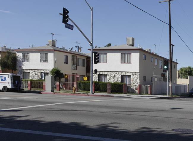 6557 Vineland Ave in North Hollywood, CA - Foto de edificio - Building Photo