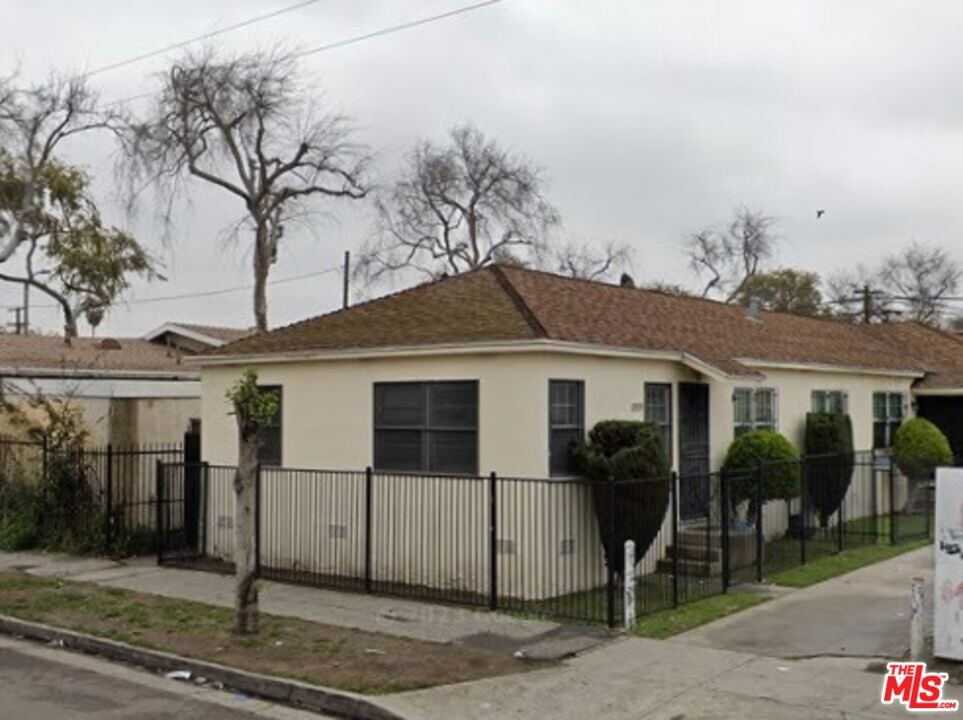 8456 Main St in Los Angeles, CA - Building Photo