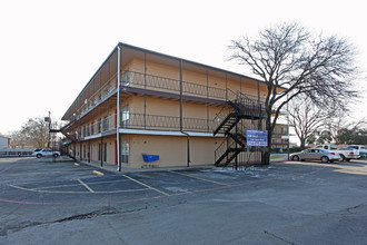 Crescent Ridge Apartments in Irving, TX - Building Photo - Building Photo