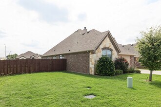 3101 Main St in Granbury, TX - Building Photo - Building Photo