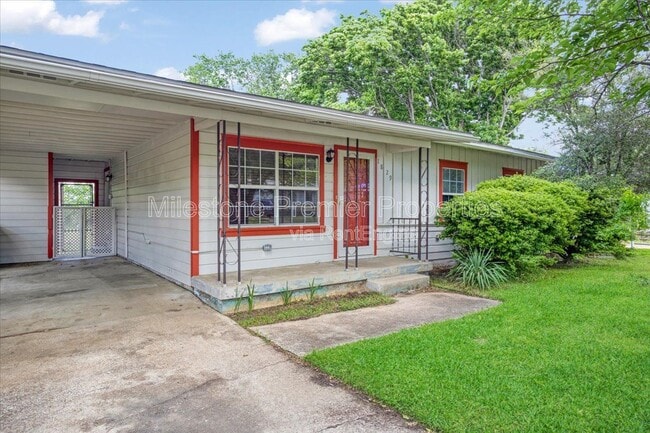 1829 Ridgewood Rd in Denison, TX - Building Photo - Building Photo