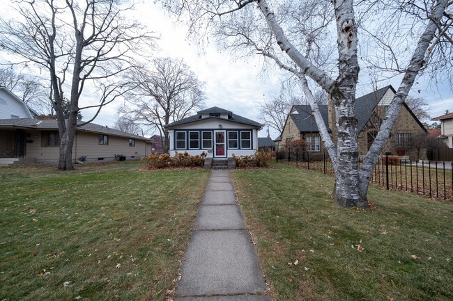 4135 Quail Ave N in Minneapolis, MN - Building Photo - Building Photo