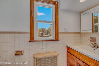 1202 N Webster Ave in Dunmore, PA - Building Photo - Building Photo