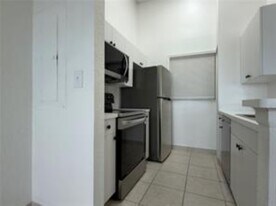 2803 N Oakland Forest Dr, Unit 304 in Oakland Park, FL - Building Photo