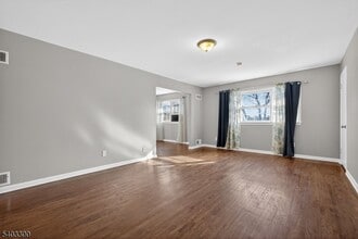 17 Union Ave in Maplewood, NJ - Foto de edificio - Building Photo