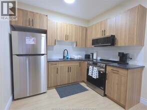 808 Ottawa St in Windsor, ON - Building Photo - Building Photo