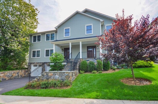 404 Columbus Ave in Harrison, NY - Foto de edificio - Building Photo