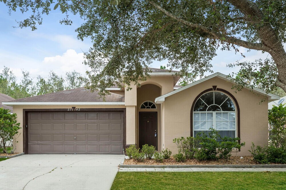 2142 Fish Eagle St in Clermont, FL - Building Photo