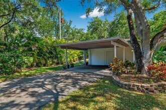 6767 SW 154th St in Palmetto Bay, FL - Building Photo - Building Photo