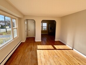 12 Burgess Pl in Groton, CT - Building Photo - Building Photo