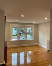 2 Water St, Unit 1 in Medford, MA - Foto de edificio - Building Photo