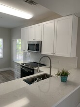 3355 N Key Dr, Unit 11 in Ft. Myers, FL - Building Photo - Building Photo