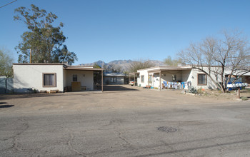 3925 E Blacklidge Dr in Tucson, AZ - Building Photo - Building Photo