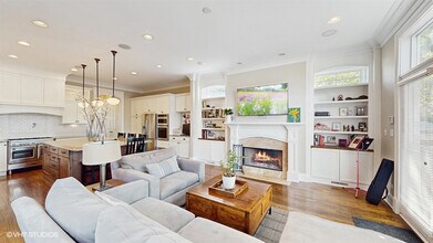 2215 W Barry Ave in Chicago, IL - Building Photo - Building Photo