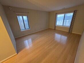 2802 Lee Oaks Pl, Unit 302 in Falls Church, VA - Foto de edificio - Building Photo