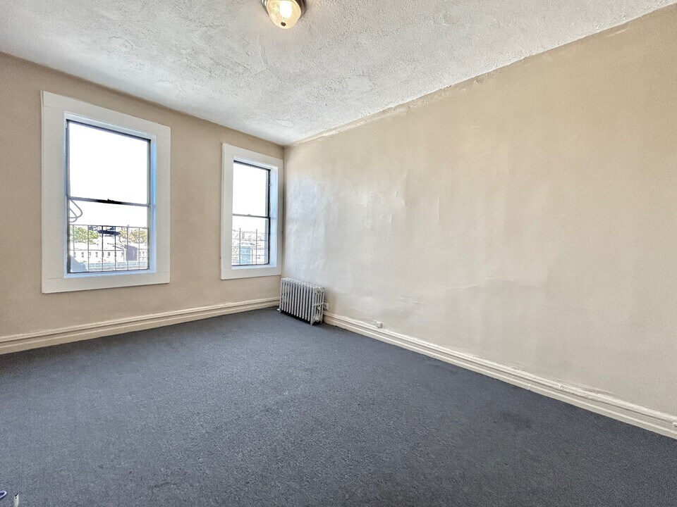 2802 Olinville Ave-Unit -E7 in Bronx, NY - Foto de edificio
