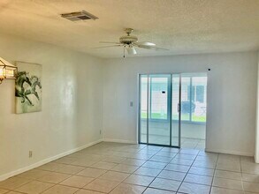 101 Leisure Lake Cir in Boynton Beach, FL - Building Photo - Building Photo