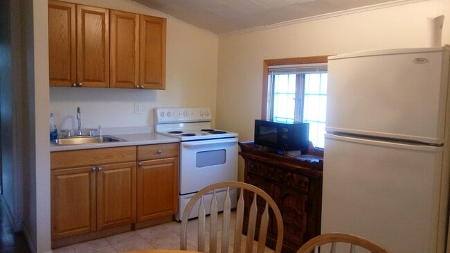 277 Whitehall Rd S, Unit 2nd floor in Garden City, NY - Foto de edificio - Building Photo